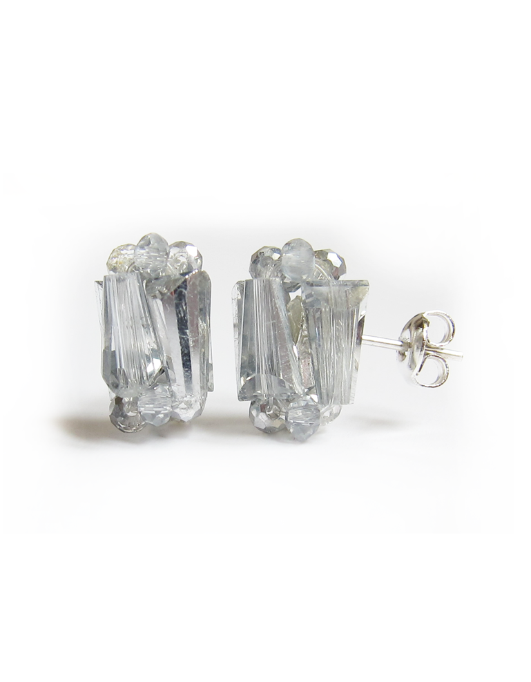 KFarah Boucles d'oreilles en cristal avec des perles en forme triangulaires. Finitions en argent, 925 sterling pour éviter les allergies.